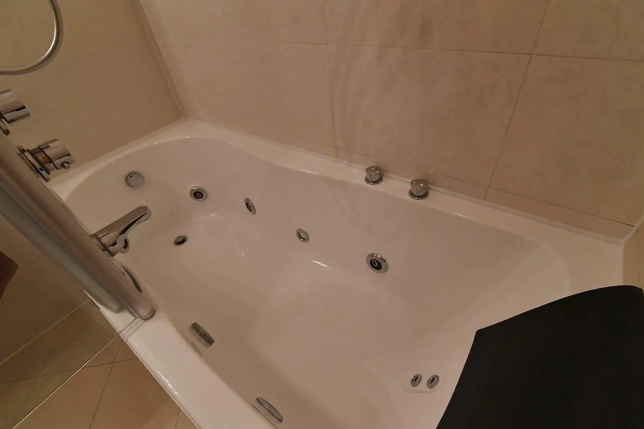 City Penthouse Vita Pula 0*,  Hırvatistan
